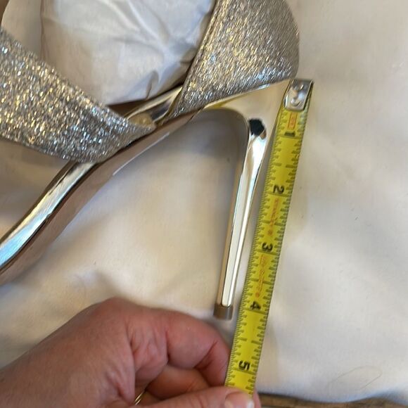 BRUNO RICCI GOLD SPARKLY SANDALS.  NEW.  REGULAR PRICE $385 - Picture 5 of 8